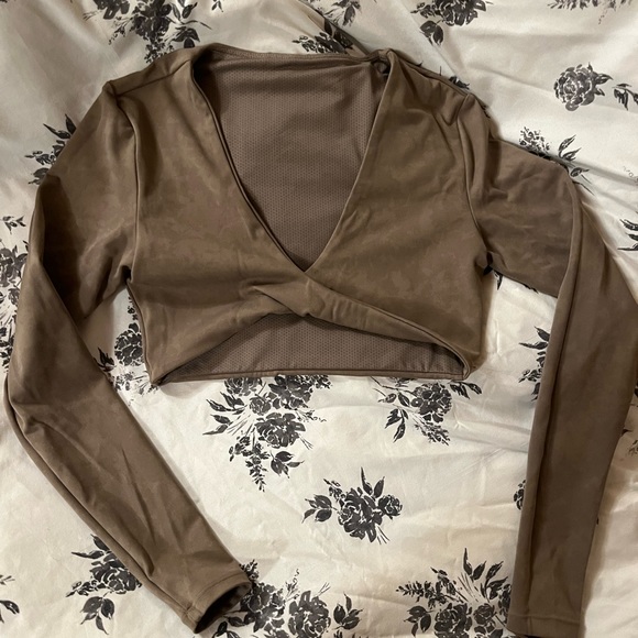 Crop shop boutique crop top in mocha - Picture 7 of 8